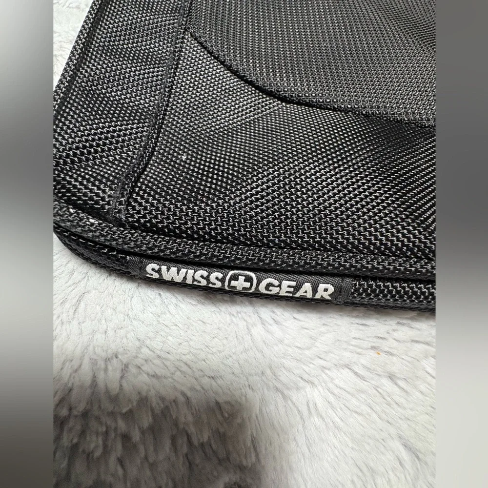 Wenger Black Tablet Sleeve with Durable Nylon